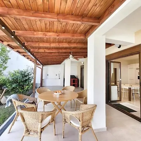 Luxury ,near The Sea Apartment
